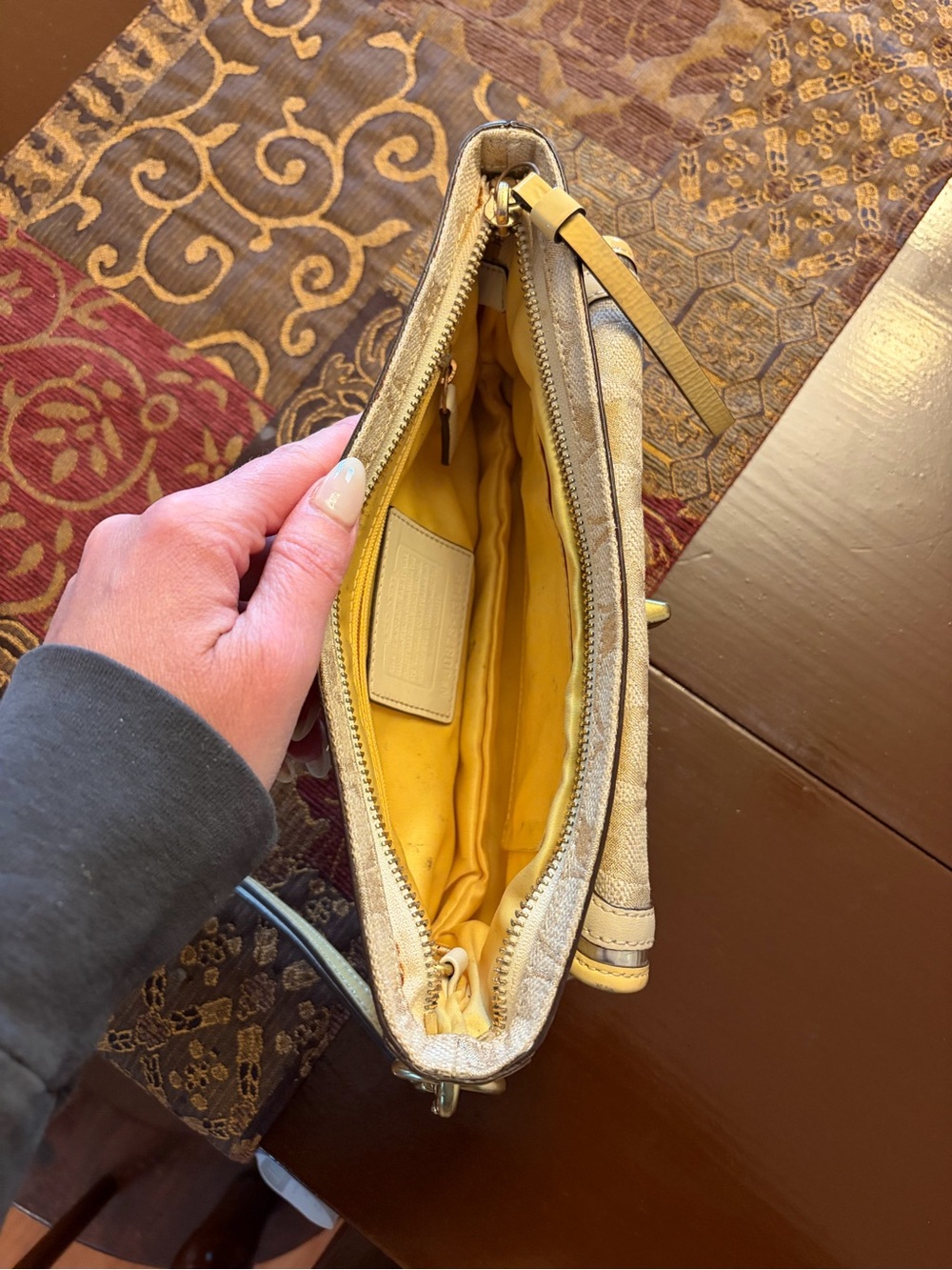 Vintage Authentic Y2K Coach Beige & Yellow Signature Canvas Wristlet Gold - Picture 5 of 8